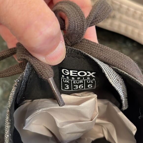 Women’s Geox Respira Brown Suede Sparkle Shoe with laces. Size 6. - Picture 8 of 8